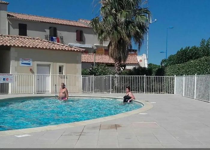 Avec Jardin Et Piscine *