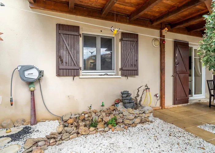 Appartamento Avec Jardin Et Piscine